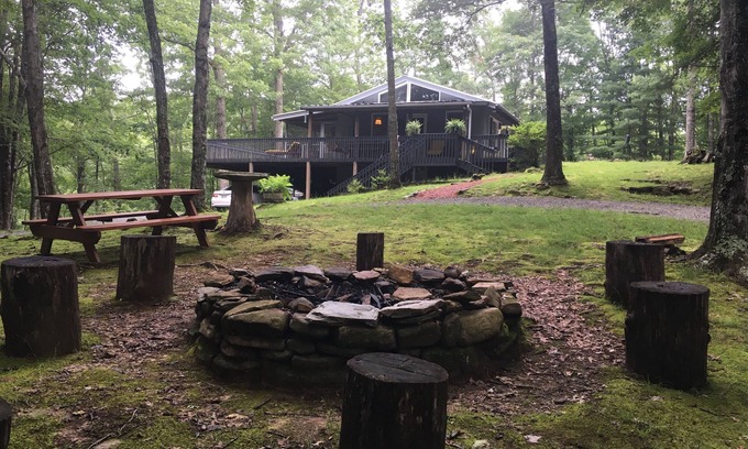 Brevard Cabina | Retiro de montaña en cabaña de campamento de verano