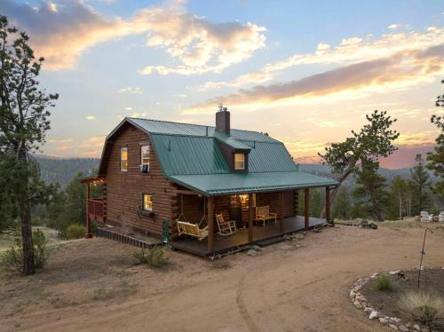 Divide Casa | 5 Acres! Modern Cabin w/Pikes Peak View