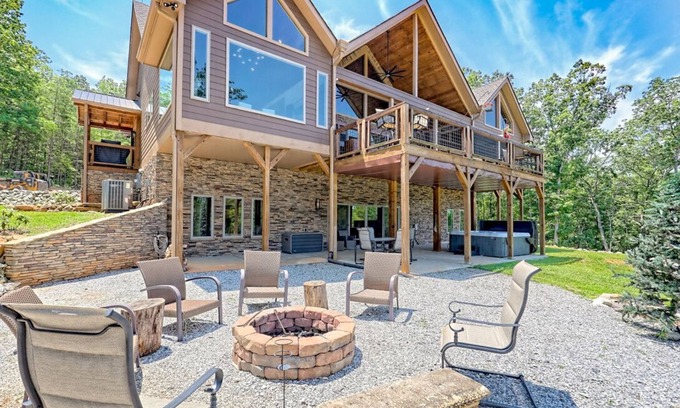 Sautee Nacoochee Cabina | 5 ALL KING BRs- Luxury, Infrared Sauna, Chef, 10+ Acres -Quiet, 3 miles to Helen