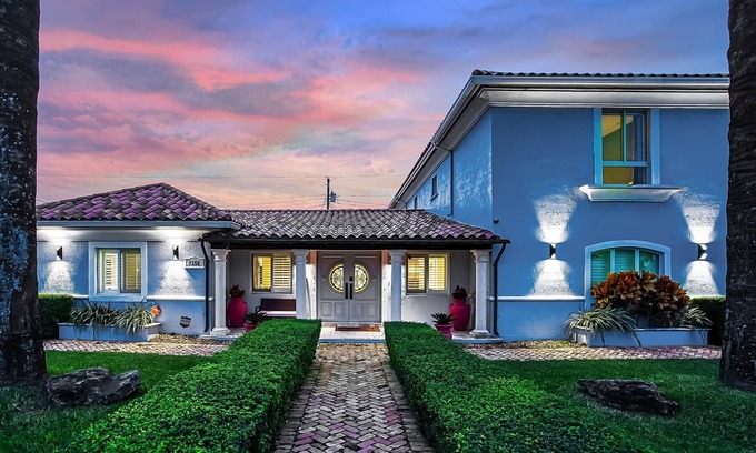 Coral Terrace Casa | 5-BD,3-BA Dreamy Vacation Retreat in Coral Terrace