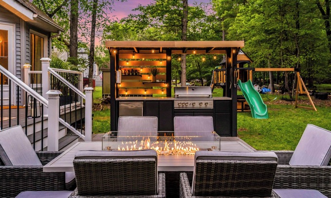 East Stroudsburg Casa | 5 Bd, Outdoor Kitchen, Sauna, Hot Tub, Fire Pit, 2 Game Rooms, Fire Patio Table.