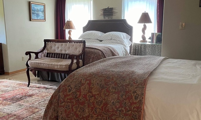 Arlee Casa | 5 Bdrm Country Home on 22 acres 30 minutes north of Missoula