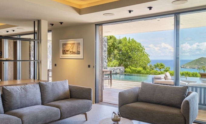Terre Neuve Villa | 5 BDRM Villa w Splendid Ocean Views