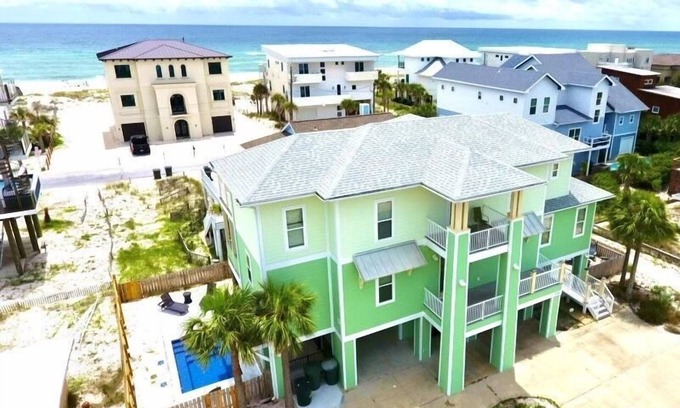 Villa Primera Casa | 5 STAR UPSCALE 4BR PENSACOLA BEACH HOUSE-100 yardas a la playa-hot-tub-sleeps 16