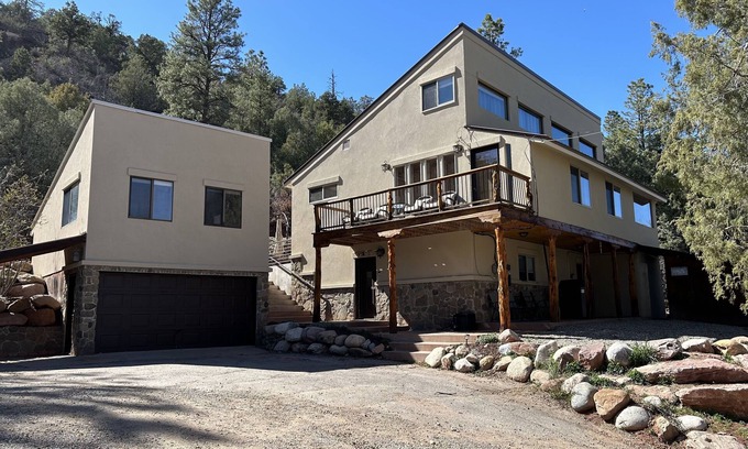 Durango Cabina | 5 Bed/3 Bath near Purgatory, Hot Springs & Downtown Durango
