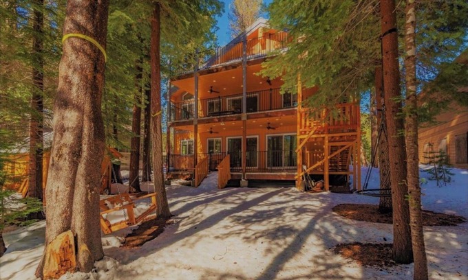 Pla-Vada Woodlands Cabina | 5 bed 5 bath cabin 5 min to the Slopes or Mountain Biking