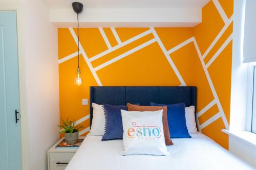 Coventry Casa | 5 bed 5 bath house, free parking, patio garden - Esho Stays