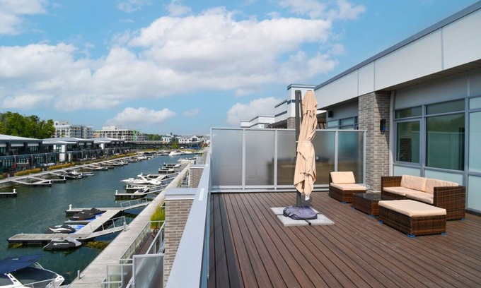 Big Bay Point Cabaña | 5 Bed 5 Bath Waterfront Home