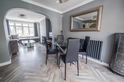 Bredhurst Apartamento | 5 Bed Gem plus Private Garden Studio