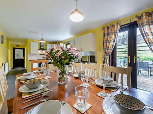 Llanybydder Casa | 5 bed in Brynteg 75907