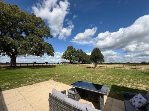 Ipswich Casa | 5 Bed in Washbrook oc-m33105