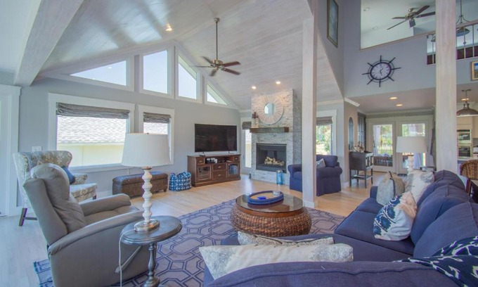 Saint Helena Island Casa | 5 Bed Sleeps 12 with Water Views