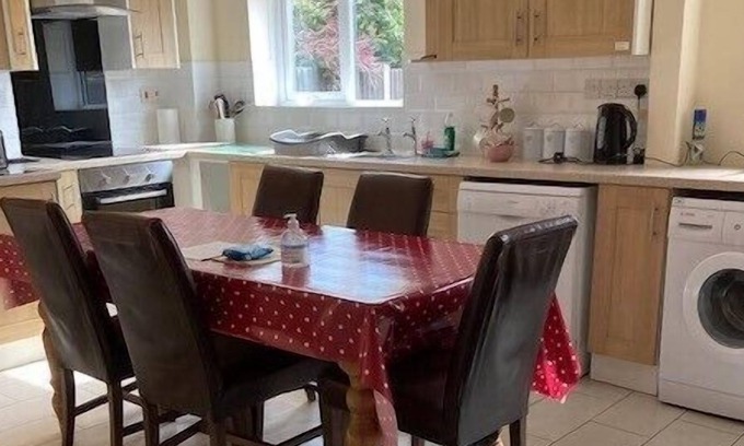 Newport Casa | 5-Bed Town House in Newport