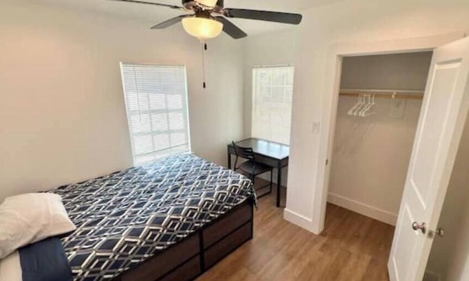 Neartown Casa | 5 Bed Urban Escape in Montrose