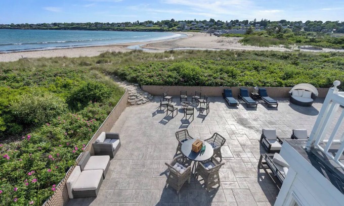 Bonnet Shores Casa | 5-bed Waterfront Beach house with DIRECT access to Private Kelly Beach in Bonnet