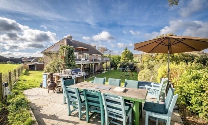 Petersfield Otro | 5 BedEco Farm House on the South Downs Way Nr Buriton. Pet and child friendly 🥰