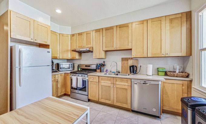 South of Market Condominio | 5 bedrm & 3 bath in Centrally located house in SF's SOMA district walking distance to Civic Center