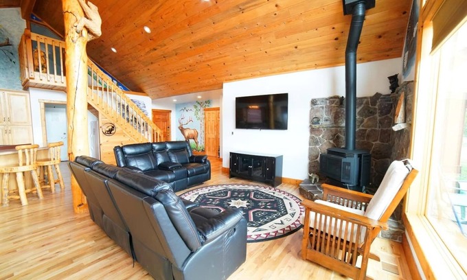 Driggs Casa | 5 Bedroom, 2 Bath Family Home w/Children’s Playground, Great Kitchen