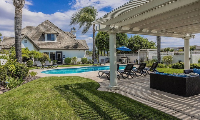 Temecula Casa | ESTADO DE PAÍS DE VINO DE LUJO CON PISCINA, VISTAS Y VIÑEDOS!