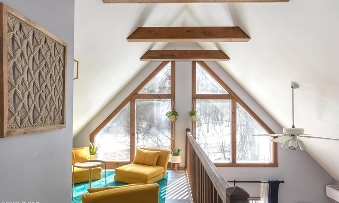 Lake Ariel Casa | 5 bedroom 3 bath Poconos retreat, near lakes, tennis, golf, skiing, rec center