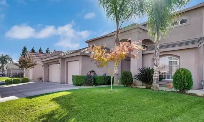 Yuba City Casa | 5 bedroom 3 bathroom 30 mins from Sacramento