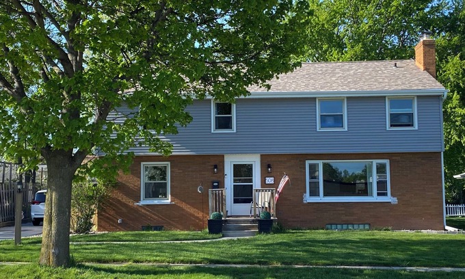 Appleton Casa | 5 Bedroom 4 Bathroom house 30 minutes from EAA!