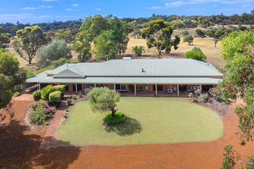 Abbey Casa | 5 Bedroom 5 Bathroom Kinvarra Park Lodge