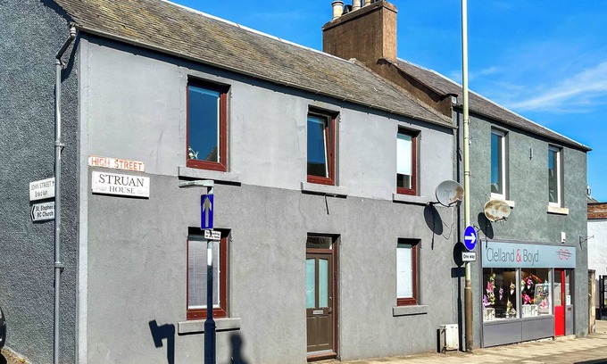 Murthly Cabaña | 5 bedroom accommodation in Blairgowrie