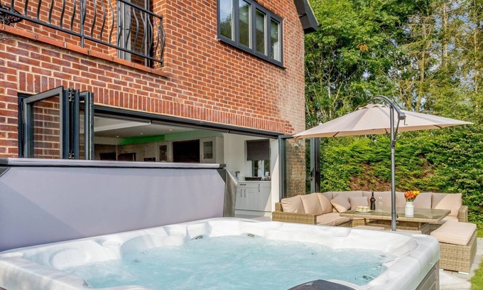 Old Somerby Cabaña | 5 bedroom accommodation in Ingoldsby, near Grantham