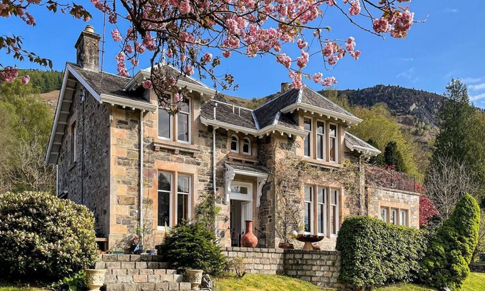 Milton Casa | 5 bedroom accommodation in Aberfoyle
