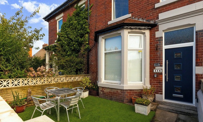 North Shore Cabaña | 5 bedroom accommodation in Blackpool