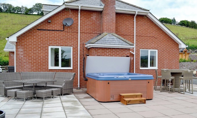 Tirabad Cabaña | Alojamiento de 5 habitaciones en Llananno, near Llandrindod Wells
