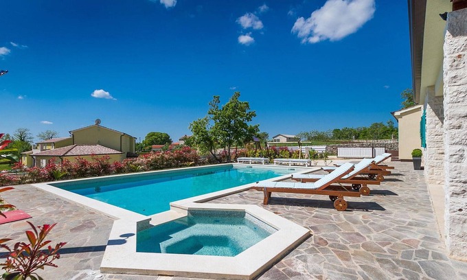 Muzini Casa | 5 bedroom accommodation in Zminj