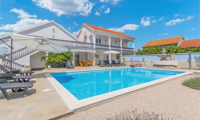 Tinj Casa | 5 bedroom accommodation in Tinj