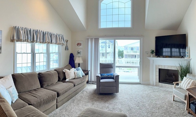 Sea Isle City Casa | 5 Bedroom + Bonus Room; Sleeps 15 in Sunny Sea Isle- ideal location 47th Street!