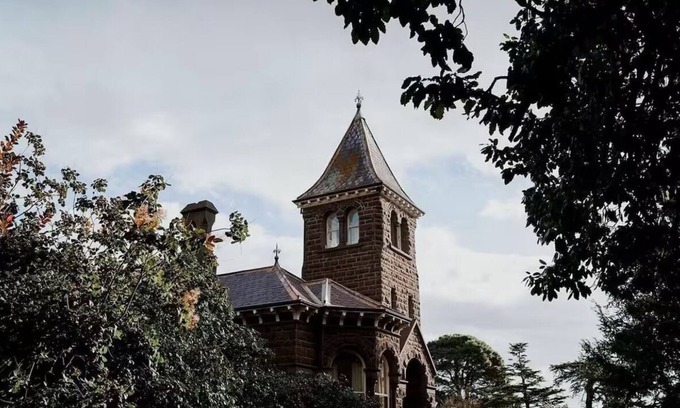 Penshurst Casa | 5 Bedroom “Château Kolor” in Penshurst, Western District Victoria near Dunkeld