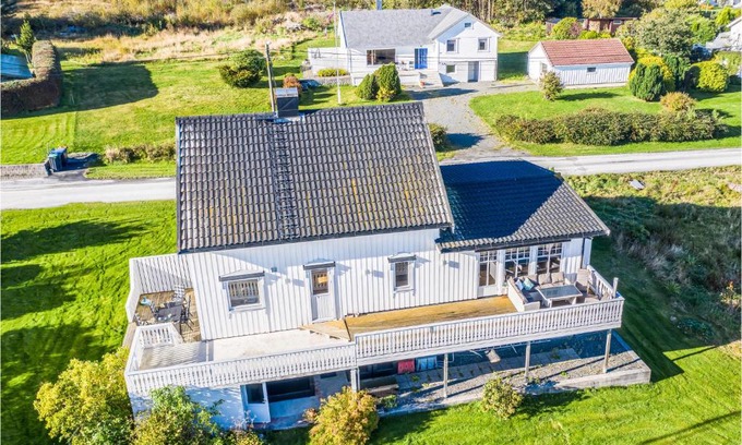Haram Casa | 5 Bedroom Gorgeous Home In Fjørtoft
