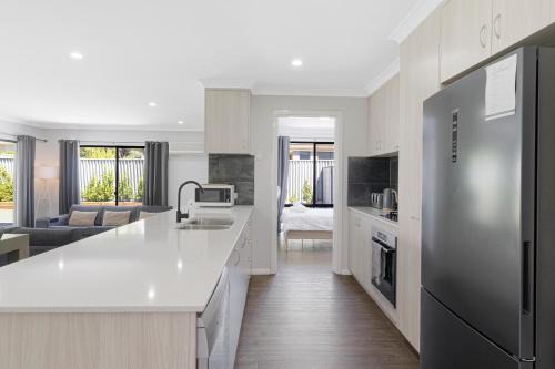 Geographe Casa | 5 Bedroom Home meters from the beach