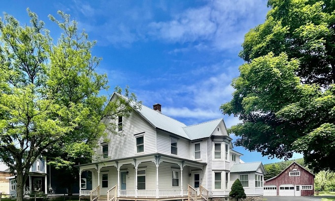 Hartwick Casa | 5 bedroom home near Cooperstown, Dreams Park & All Star Village. Sleeps 13.