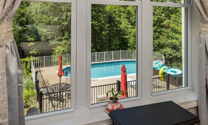 Dover Casa | 5 Bedroom Home Pool & Hot Tub