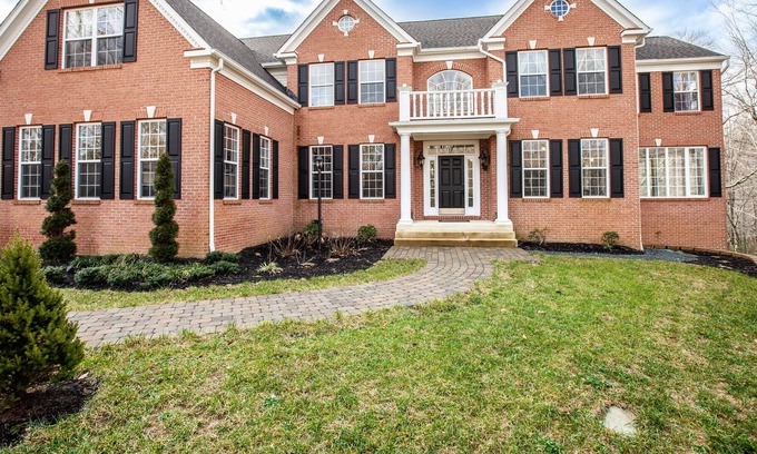 Stafford Casa | 5 Bedroom Home with Pool & Hotub