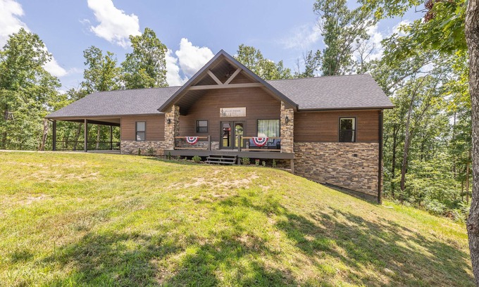 Van Buren Casa | 5-bedroom house just outside of Big Spring-Ozark National Scenic Riverways!