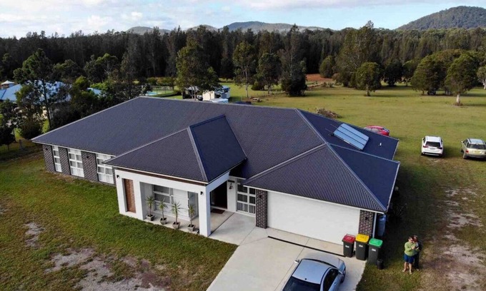 Coolongolook Casa | 5 bedroom house with access to a river lots of space