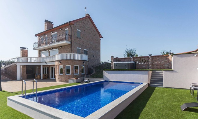 Svajcarnica Casa | Bonita casa en Ceminac con jacuzzi