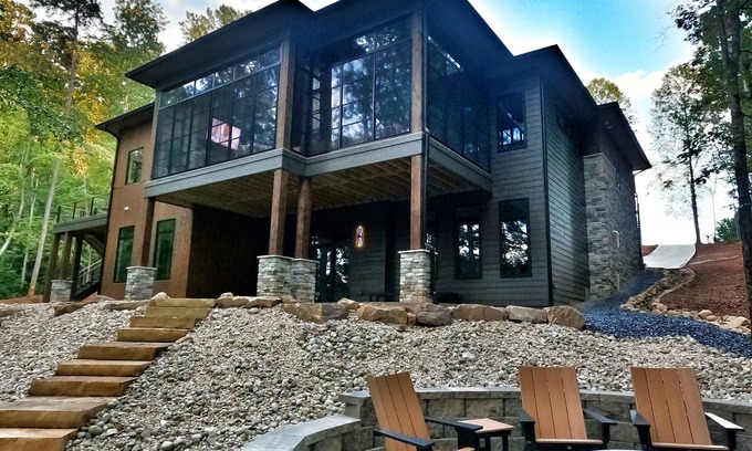 Seneca Casa | 5-bedroom Lake Keowee home just 15 minutes from Clemson