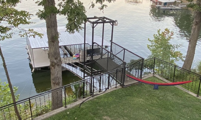Grove Casa | 5 bedroom lakefront home private dock. perfect for families & fishermen