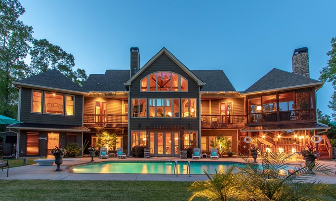 Gainesville Casa | 5 Bedroom Luxury Retreat -Pool, 2-Story Boat Dock, Game Room, Tikki Bar, Privacy