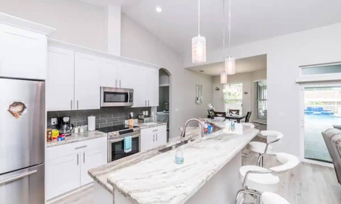Bay Port Colony Complejo | 5 Bedroom Luxury Resort Style Pool House