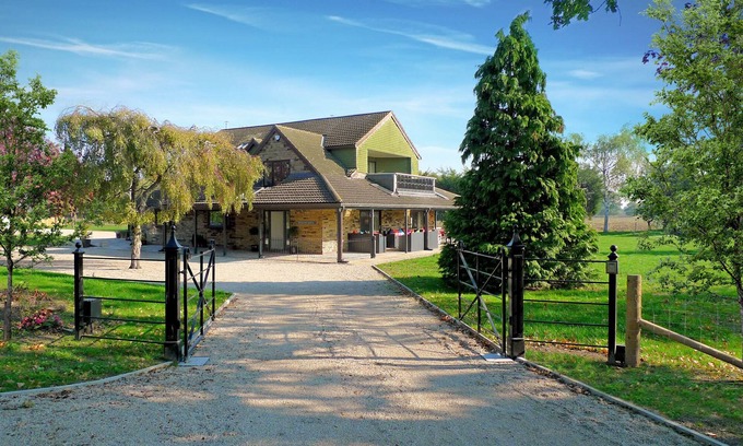 Goole Casa | 5 bedroom luxury retreat set in 1.3 acres of landscaped grounds with hot tub