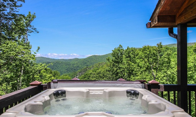Maggie Valley Casa | 5 bedroom Luxury Cabin in Mountains of Maggie Valley, NC Hot tub and pool table.
